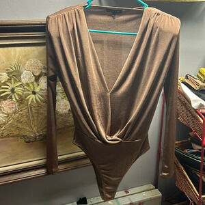 💖Women’s JLux Lable Small brown shimmery faux wrap bodysuit w shoulder pads